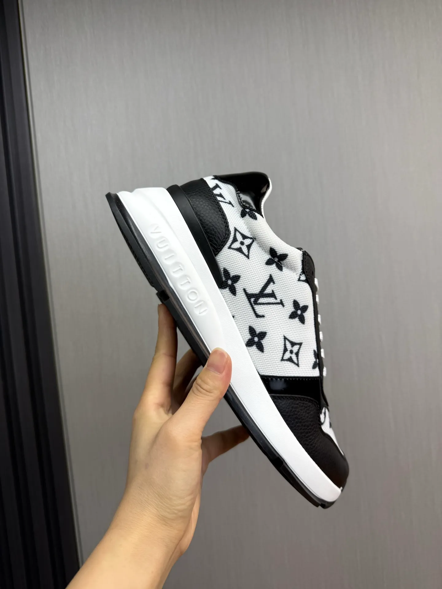 Men's shoes 💰800💰 LOUIS VUITTON [Luden Yiwei] Brand new trendy Lv is on the market 🎁, casual and fashionable men's shoes 👟Original 1:1 shipment✅ The upper is made of imported brand leather + cowhide lining, the original wear-resistant rubber outsole, the version is simple and elegant, exclusive for trendy men. 38-44 (customized at 38.45)